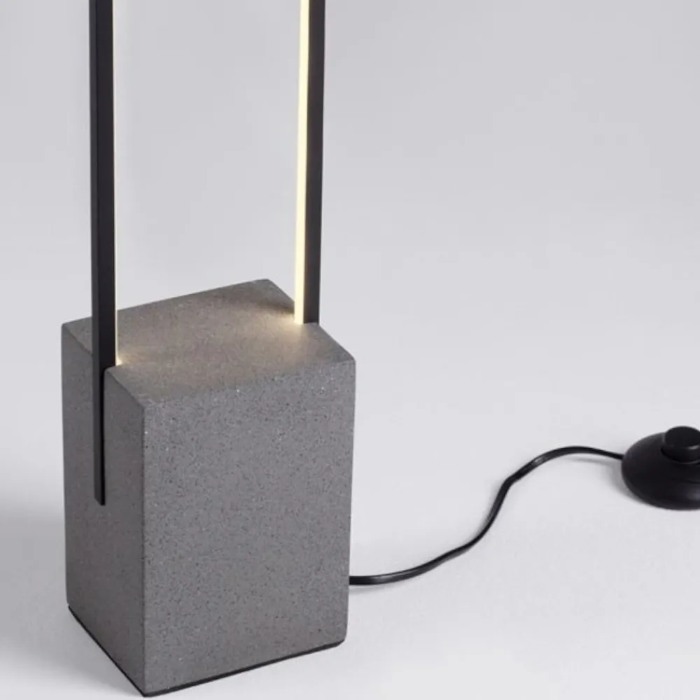 Lampade Da Terra-Selezionato da Mazzolaluce Piantana design minimalista led 3000k base in cemento
