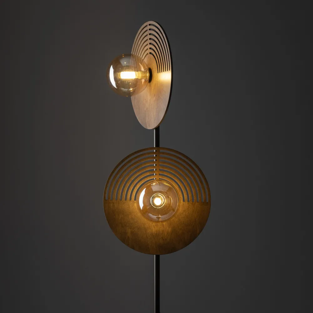 Lampade Da Terra-Selezionato da Mazzolaluce Piantana design moderna in legno quercia marrone sfere di vetro per soggiorno