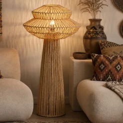 Lampade Da Terra-Selezionato da Mazzolaluce Piantana di rattan design intrecciato per soggiorno