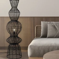 Lampade Da Terra-Selezionato da Mazzolaluce Piantana di rattan nero intrecciato per soggiorno