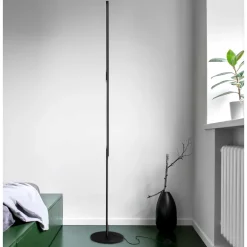 Lampade Da Terra-Selezionato da Mazzolaluce Piantana girevole led 3000k 25w nera moderna