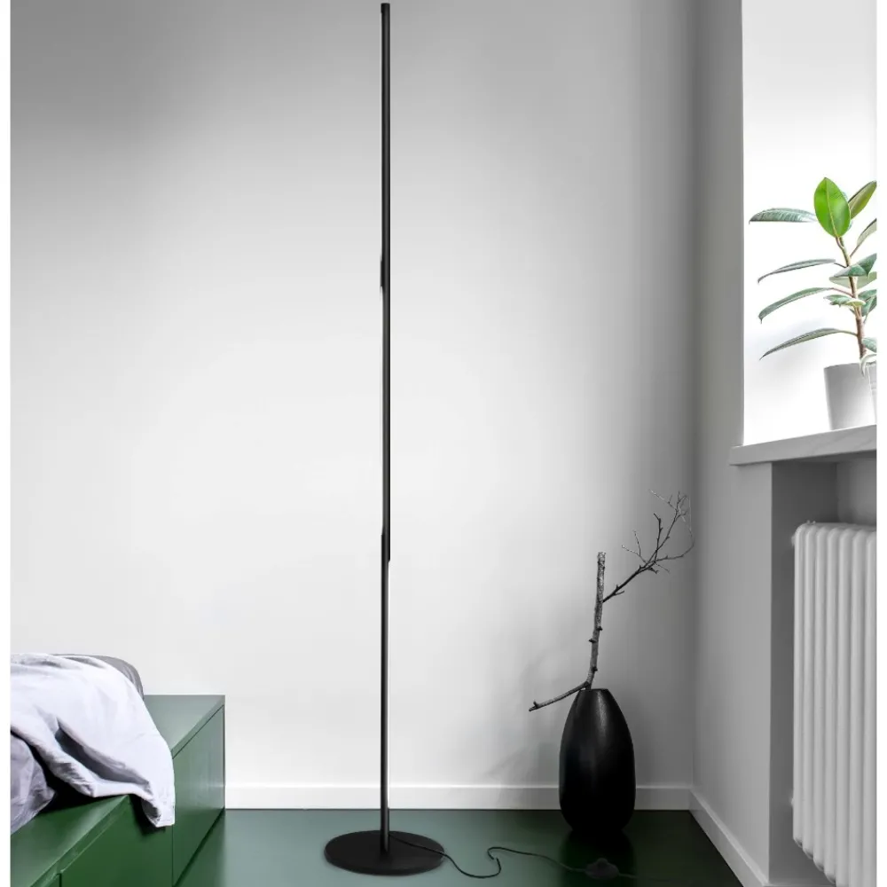 Lampade Da Terra-Selezionato da Mazzolaluce Piantana girevole led 3000k 25w nera moderna