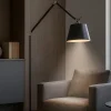 Lampade Da Terra-Selezionato da Mazzolaluce Piantana lampada ad arco nera orientabile