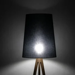 Lampade Da Terra-Selezionato da Mazzolaluce Piantana lampada scandinava tre piedi di legno paralume allungato nero