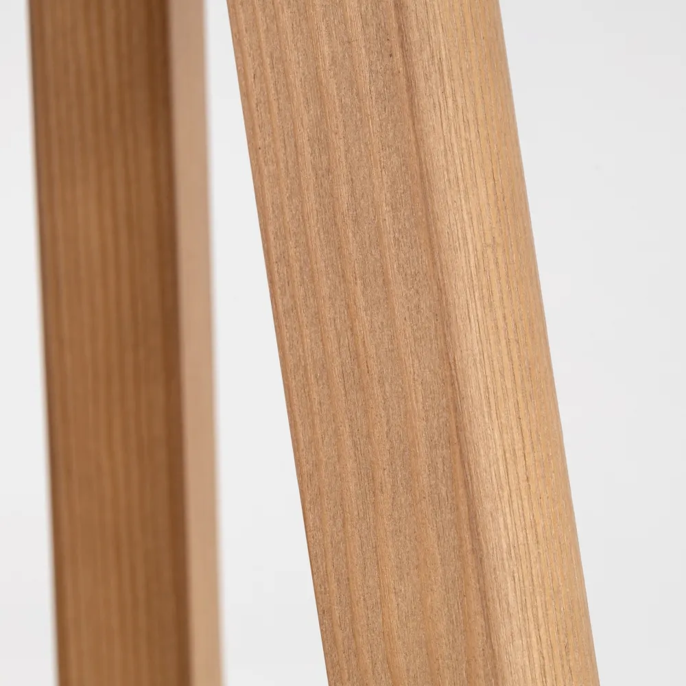 Lampade Da Terra-Selezionato da Mazzolaluce Piantana lampada scandinava tre piedi di legno paralume allungato nero