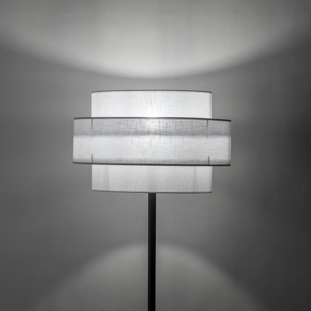 Lampade Da Terra-Selezionato da Mazzolaluce Piantana moderna con paralume di tessuto bianco design per soggiorno