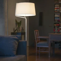 Lampade Da Terra-Selezionato da Mazzolaluce Piantana moderna da terra bianca paralume di tessuto