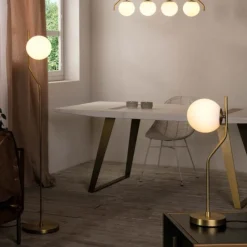 Lampade Da Terra-Selezionato da Mazzolaluce Piantana moderna oro ottone sfera vetro bianco