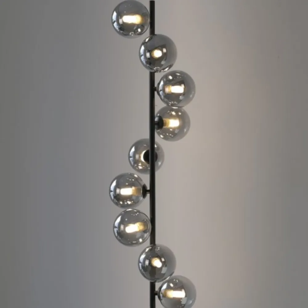 Lampade Da Terra-Selezionato da Mazzolaluce Piantana nera moderna spirale sfwere di vetro fume per soggiorno