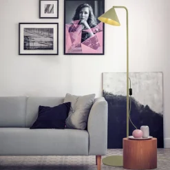 Lampade Da Terra-Selezionato da Mazzolaluce Piantana verde in metallo design minimal da lettura