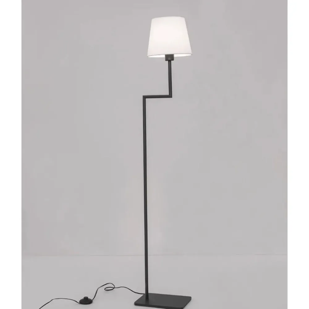 Lampade Da Terra-Selezionato da Mazzolaluce Piantane da salotto minimalista metallo nero paralume bianco