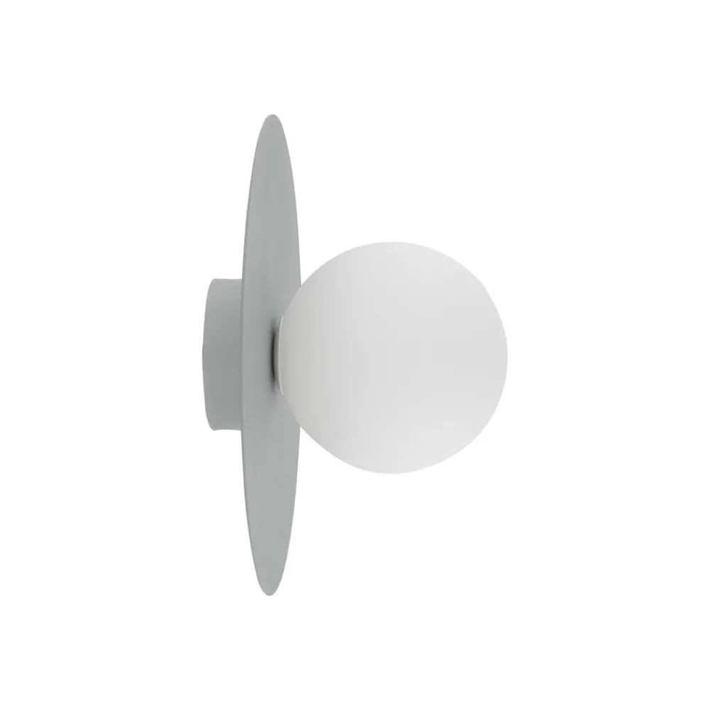 Plafoniere Moderne-Selezionato da Mazzolaluce Piccola plafoniera moderna con sfera vetro bianco