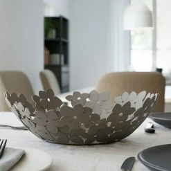 Soprammobili Moderni-Selezionato da Mazzolaluce Piccolo centrotavola fiori di loto cucina moderna colore fango