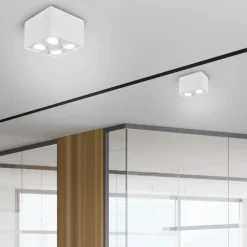 Plafoniere Moderne-Selezionato da Mazzolaluce Plafoniera bianca con faretti orientabili per cucina