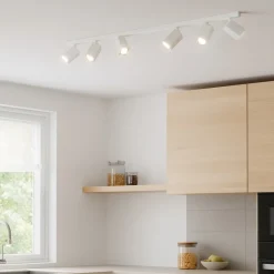 Plafoniere Moderne-Selezionato da Mazzolaluce Plafoniera bianca per cucina con 6 faretti orientabili
