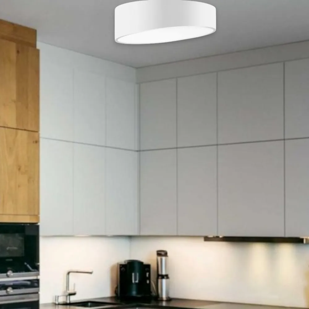 Plafoniere Moderne-Selezionato da Mazzolaluce Plafoniera bianca tonda led design per cucina moderna