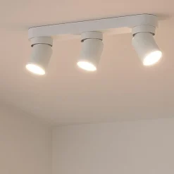 Plafoniere Moderne-Selezionato da Mazzolaluce Plafoniera da cucina bianca con 3 luci orientabili