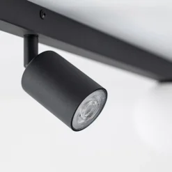 Plafoniere Moderne-Selezionato da Mazzolaluce Plafoniera da cucina moderna nera con faretto e sfere di vetro