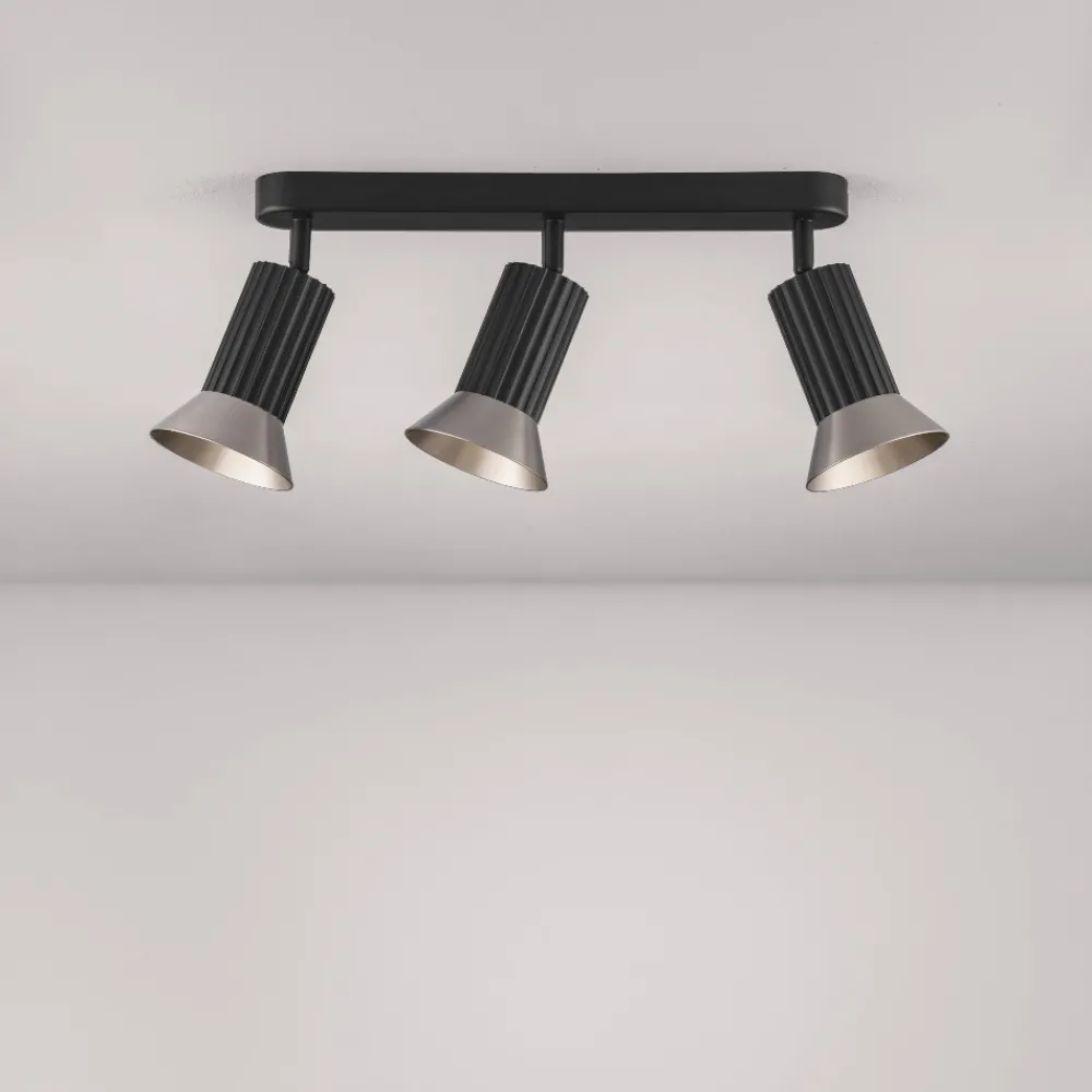 Plafoniere Moderne-Selezionato da Mazzolaluce Plafoniera da cucina moderna con 3 faretti orientabili