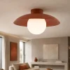Plafoniere Moderne-Selezionato da Mazzolaluce Plafoniera da soffitto piatto rosso mattone sfera bianca moderna