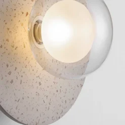 Plafoniere Moderne-Selezionato da Mazzolaluce Plafoniera hos rotond per camera da letto beige di cemento sfera in vetro