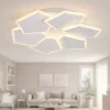 Plafoniere Moderne-Selezionato da Mazzolaluce Plafoniera moderna esagoni bianca con telecomando per camera da letto