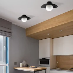 Plafoniere Moderne-Selezionato da Mazzolaluce Plafoniera moderna nera rotonda con sfera di vetro bianco
