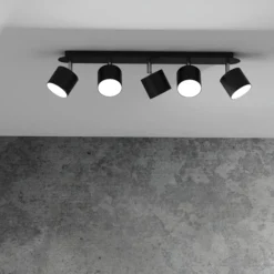 Plafoniere Moderne-Selezionato da Mazzolaluce Plafoniera per cucina con faretti orientabili da soffitto fp