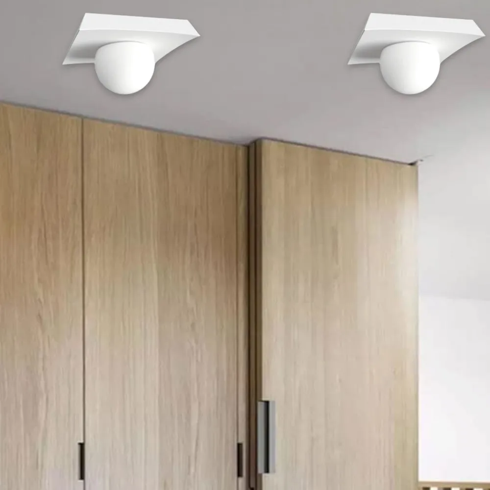 Plafoniere Moderne-Selezionato da Mazzolaluce Plafoniera per cucina in gesso squadrato con sfera di vetro