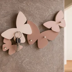 Mobili Ingresso Moderni-Selezionato da Mazzolaluce Portachiavi da parete magnetico moderno farfalle legno colore rosa nuvola
