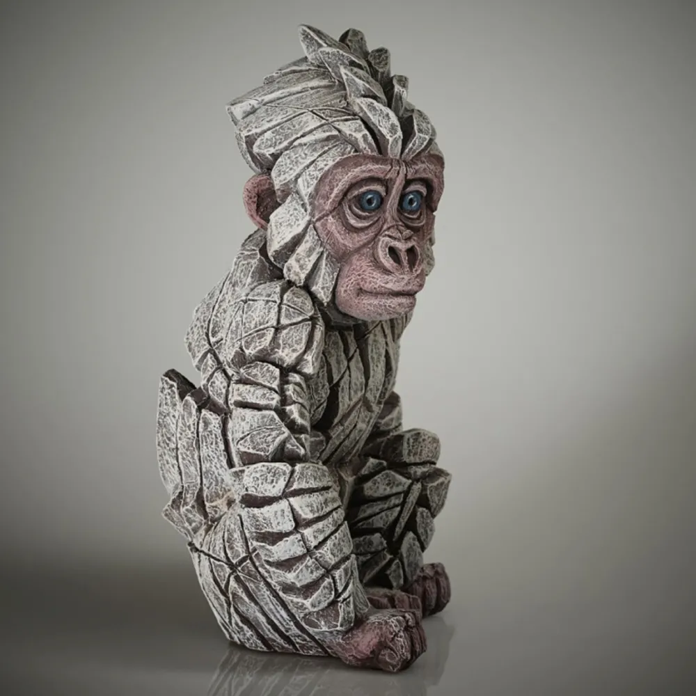 Soprammobili Moderni-Selezionato da Mazzolaluce Scultura da tavolo baby gorilla fiocco di neve edge