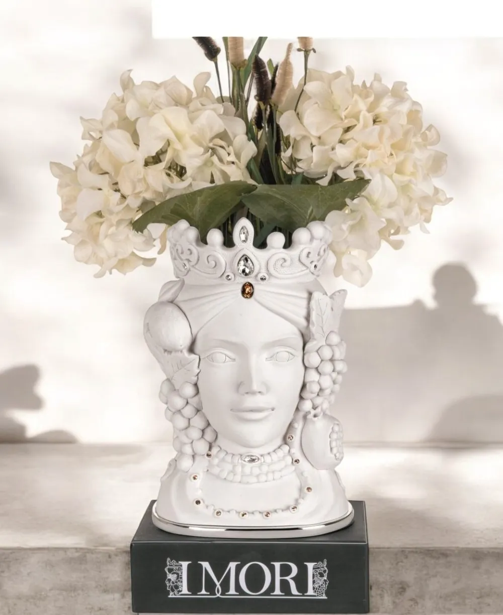 Soprammobili Moderni-Bongelli Preziosi Scultura testa di moro lei vaso bianco