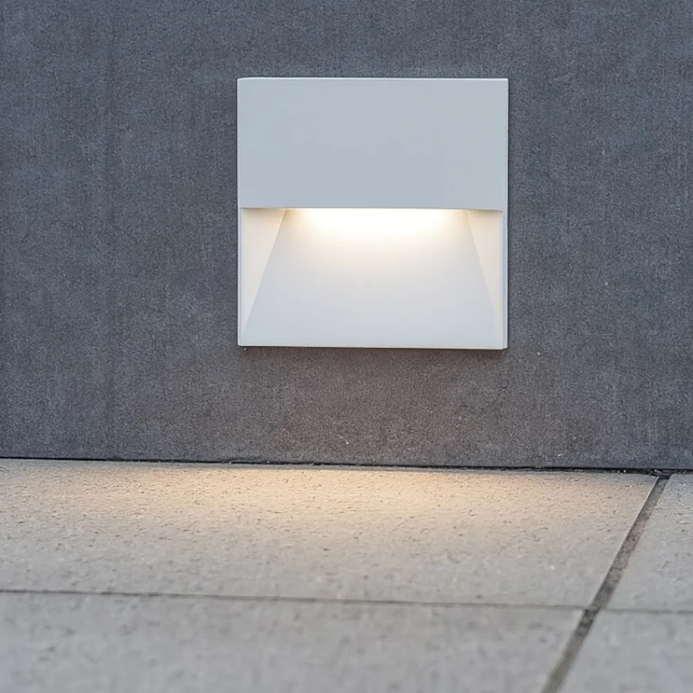 Segnapasso Led-Selezionato da Mazzolaluce Segnapasso bianco da esterno led 8w 3000k da incasso a parete