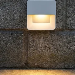 Segnapasso Led-Selezionato da Mazzolaluce Segnapasso da esterno quadrato bianco led 6w 3000k ip65