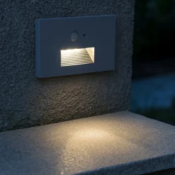 Segnapasso Led-Selezionato da Mazzolaluce Segnapasso da incasso a parete per esterno grigio led cct con sensore crepuscolare ip65
