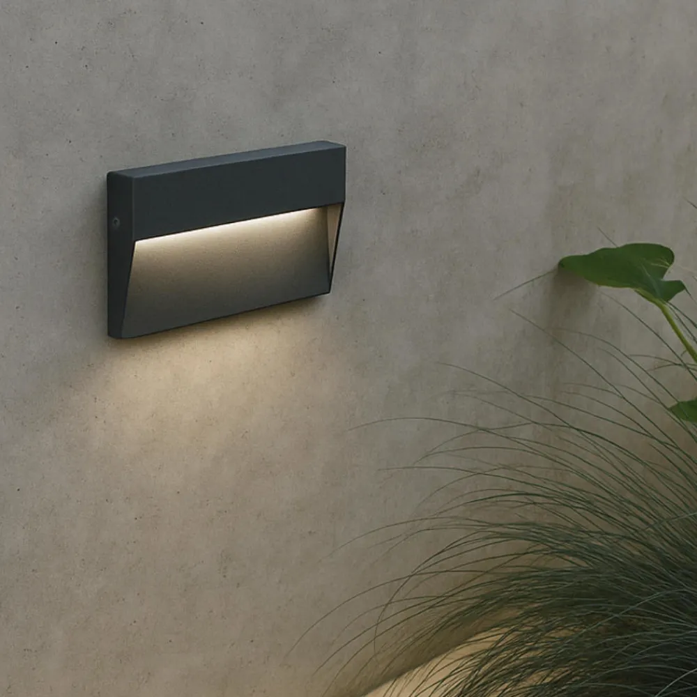 Segnapasso Led-Selezionato da Mazzolaluce Segnapasso da parete rettangolare grafite led 6w 3000k ip65