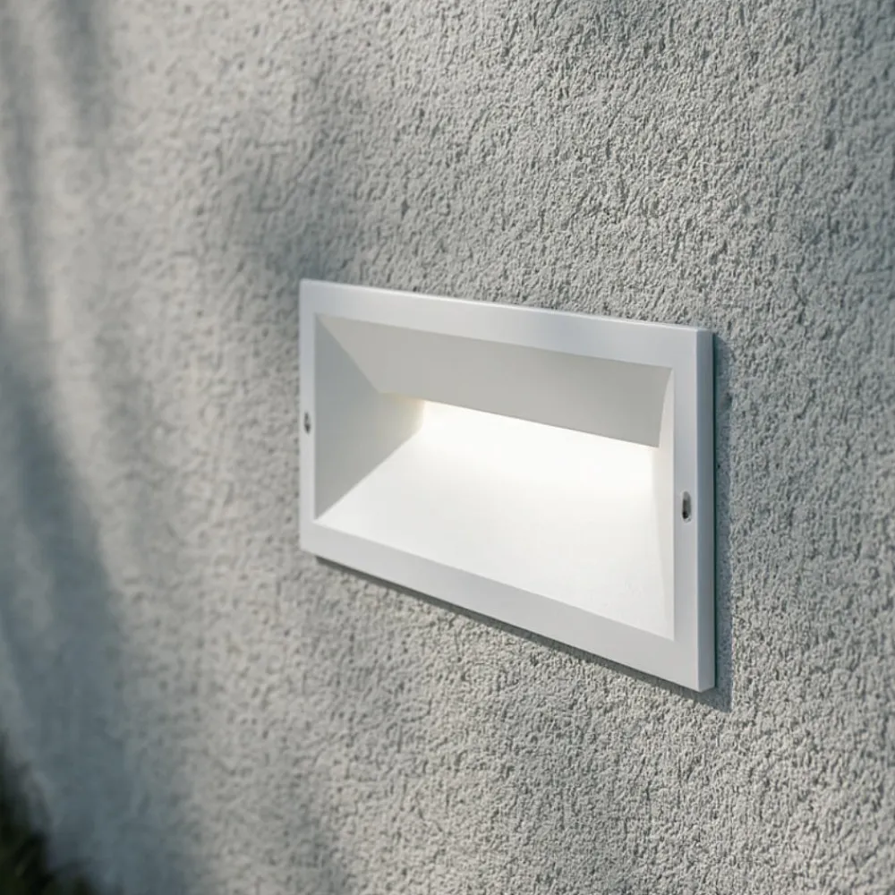 Segnapasso Led-Selezionato da Mazzolaluce Segnapasso led bianco da esterno per incasso parete 12w 3000k ip65