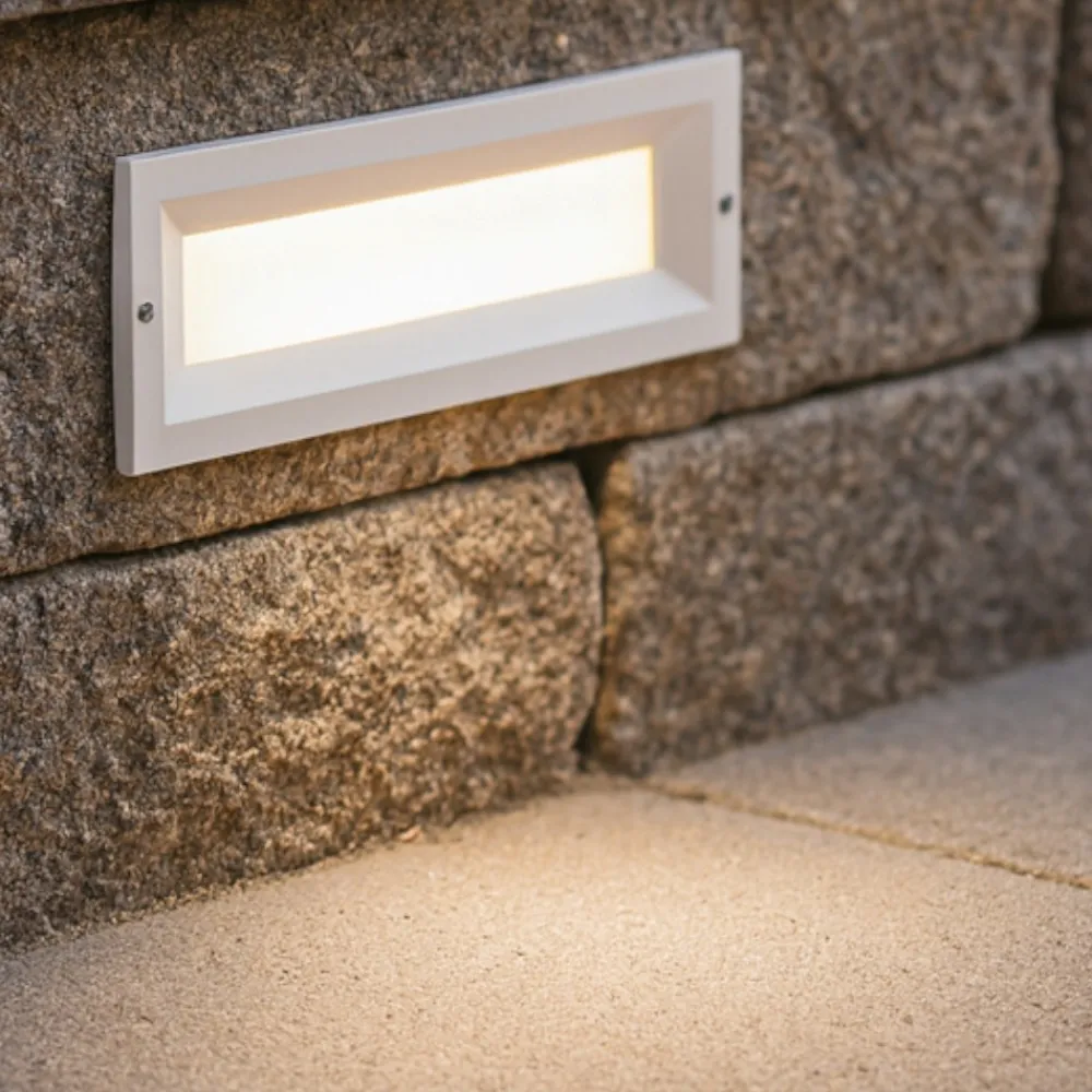Segnapasso Led-Selezionato da Mazzolaluce Segnapasso led bianco da esterno per incasso parete led 12w 3000k