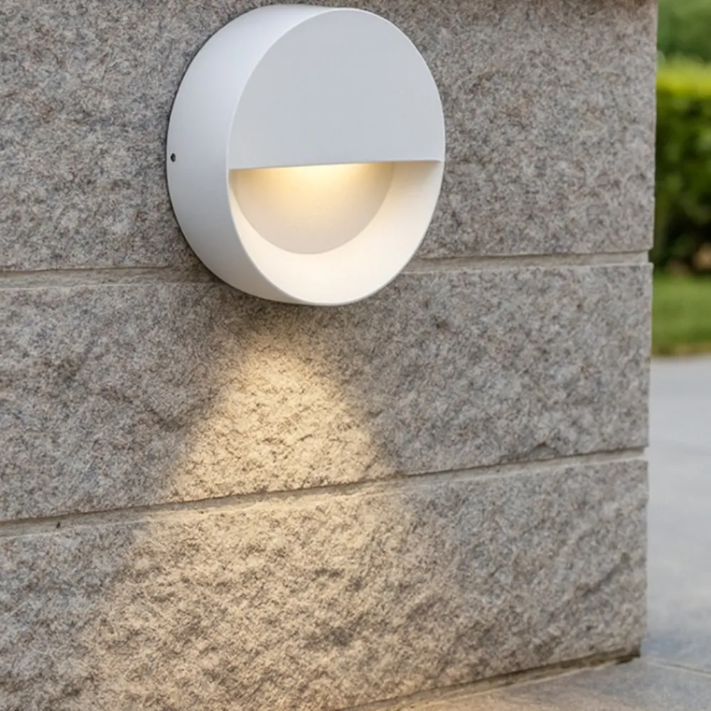 Segnapasso Led-Selezionato da Mazzolaluce Segnapasso led da esterno a parete rotondo bianco led 6w 3000k