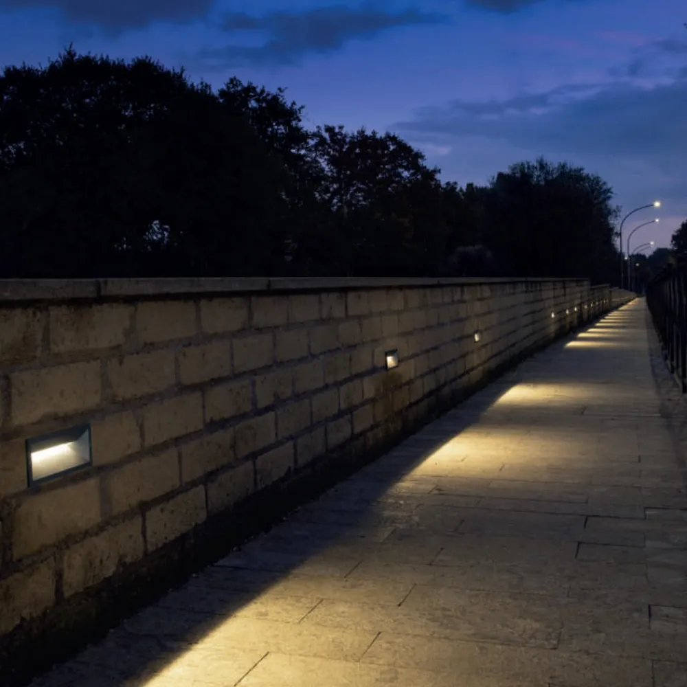 Segnapasso Led-Selezionato da Mazzolaluce Segnapasso led rettangolare da incasso parete per esterno grafite ip65
