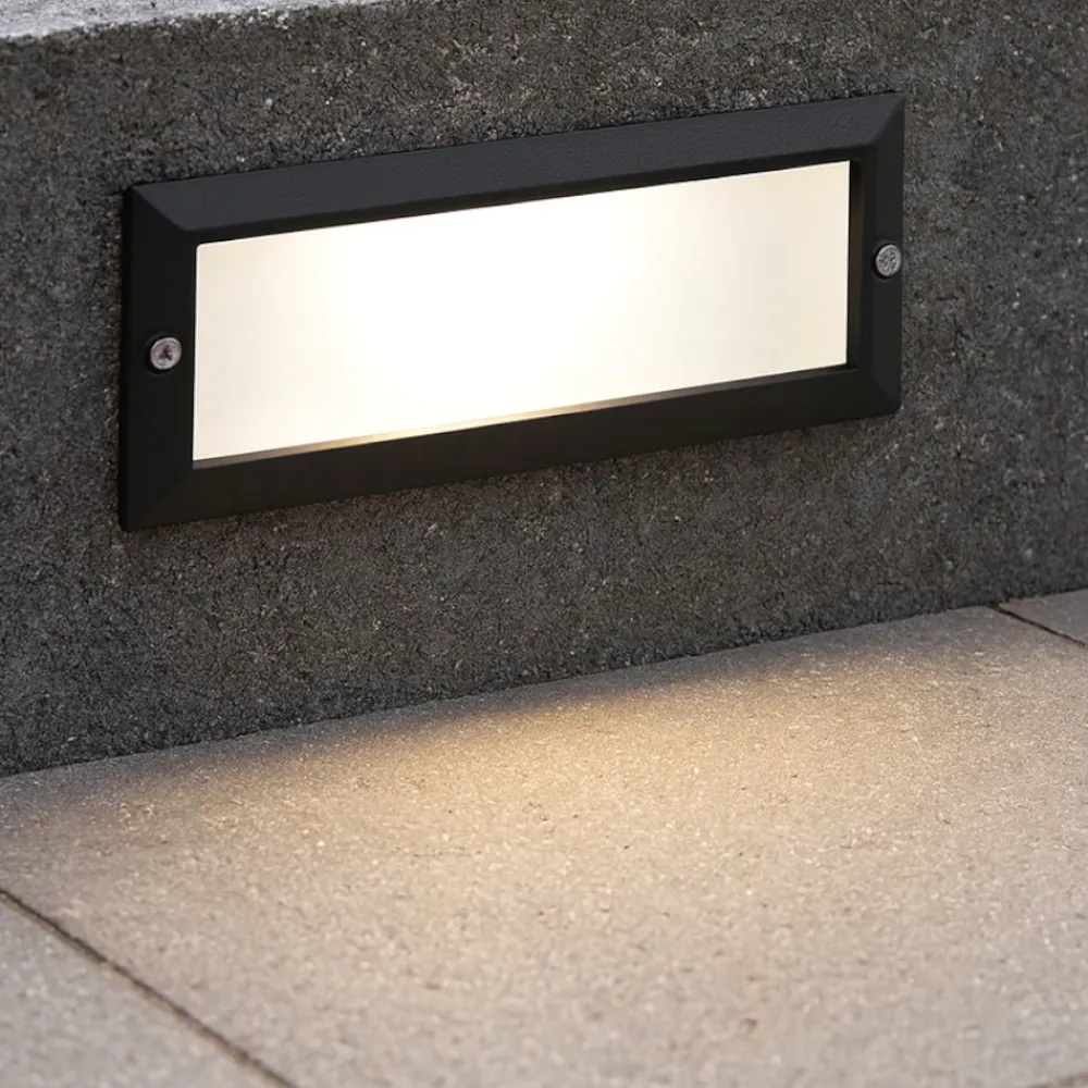 Segnapasso Led-Selezionato da Mazzolaluce Segnapasso nero da esterno led 10w 3000k per incasso parete ip65