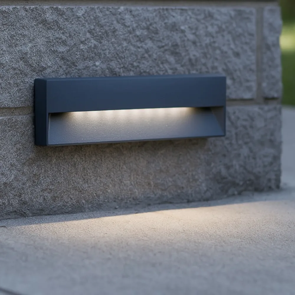 Segnapasso Led-Selezionato da Mazzolaluce Segnapasso per esterni led 6w 4000k grafite per incasso a parete