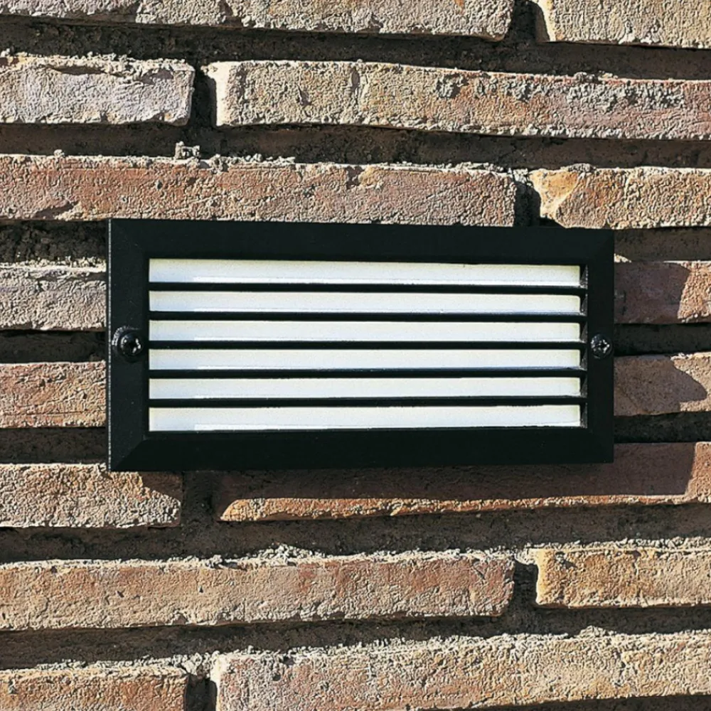 Segnapasso Led-Selezionato da Mazzolaluce Segnapasso per esterno da incasso nero con griglia