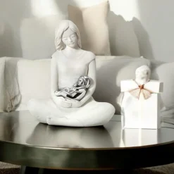 Soprammobili Moderni-Bongelli Preziosi Statuina maternita seduta bambino argento h18