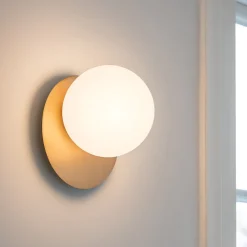Applique Da Parete-Vivida International Vivida pearl applique led 12w 3000k oro spazzolato sfera vetro bianco moderna