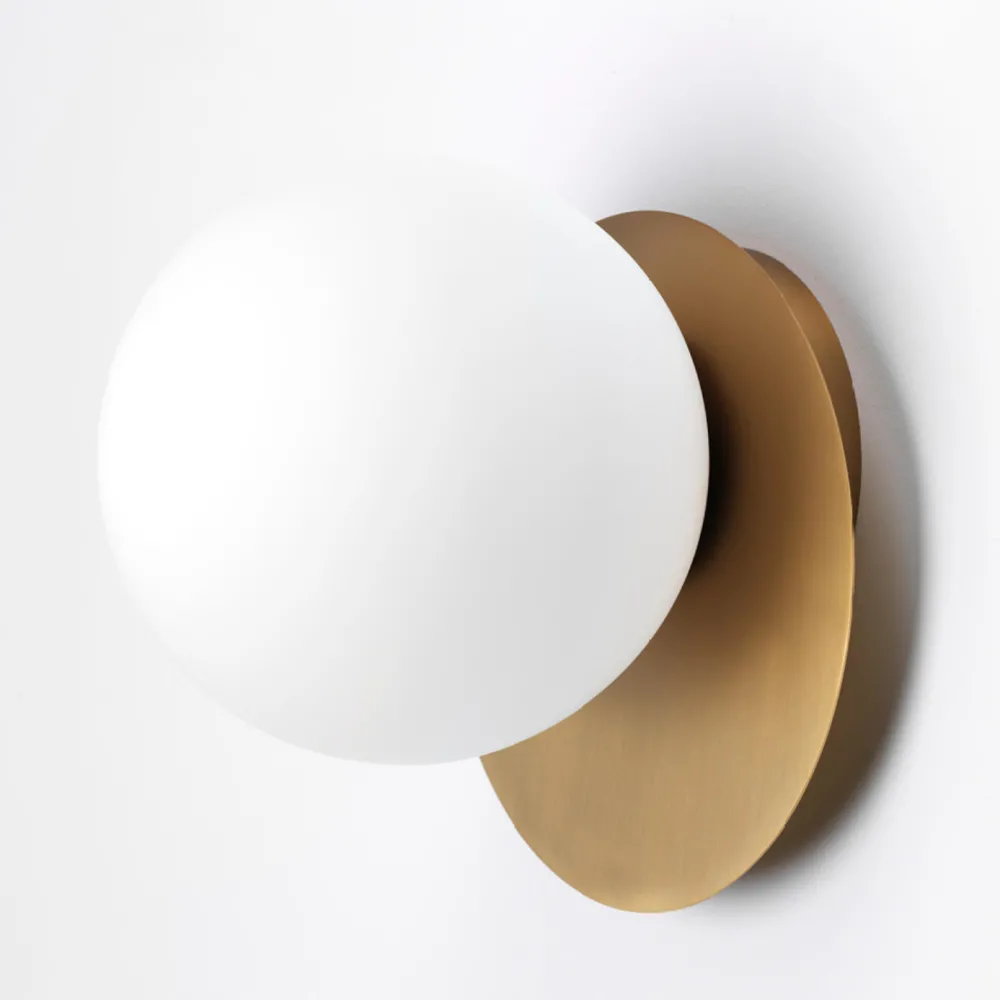 Applique Da Parete-Vivida International Vivida pearl applique led 12w 3000k oro spazzolato sfera vetro bianco moderna